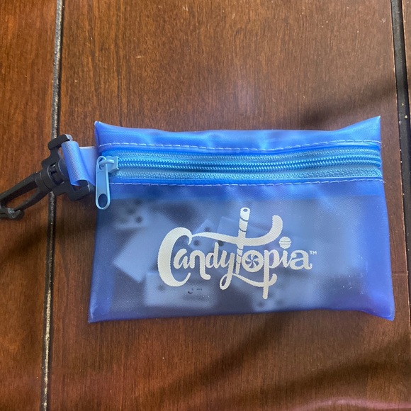 Candytopia Mini Dominoes - Picture 1 of 3